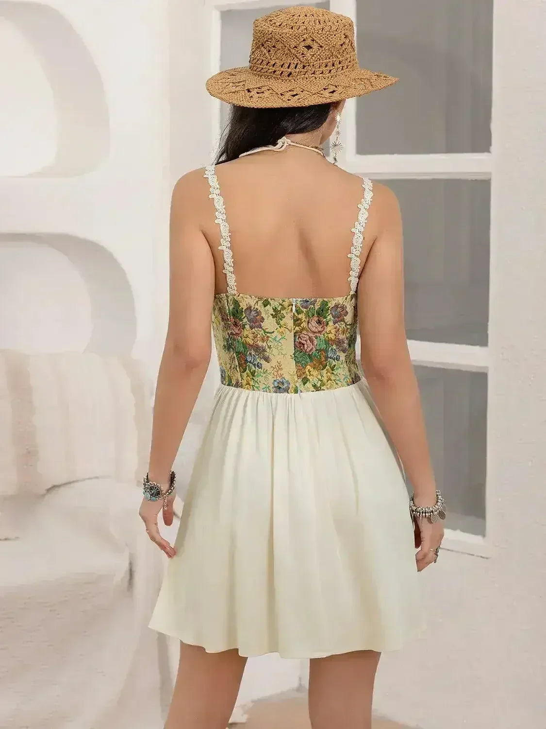 Robe mini camisole corset en dentelle florale à lacets
