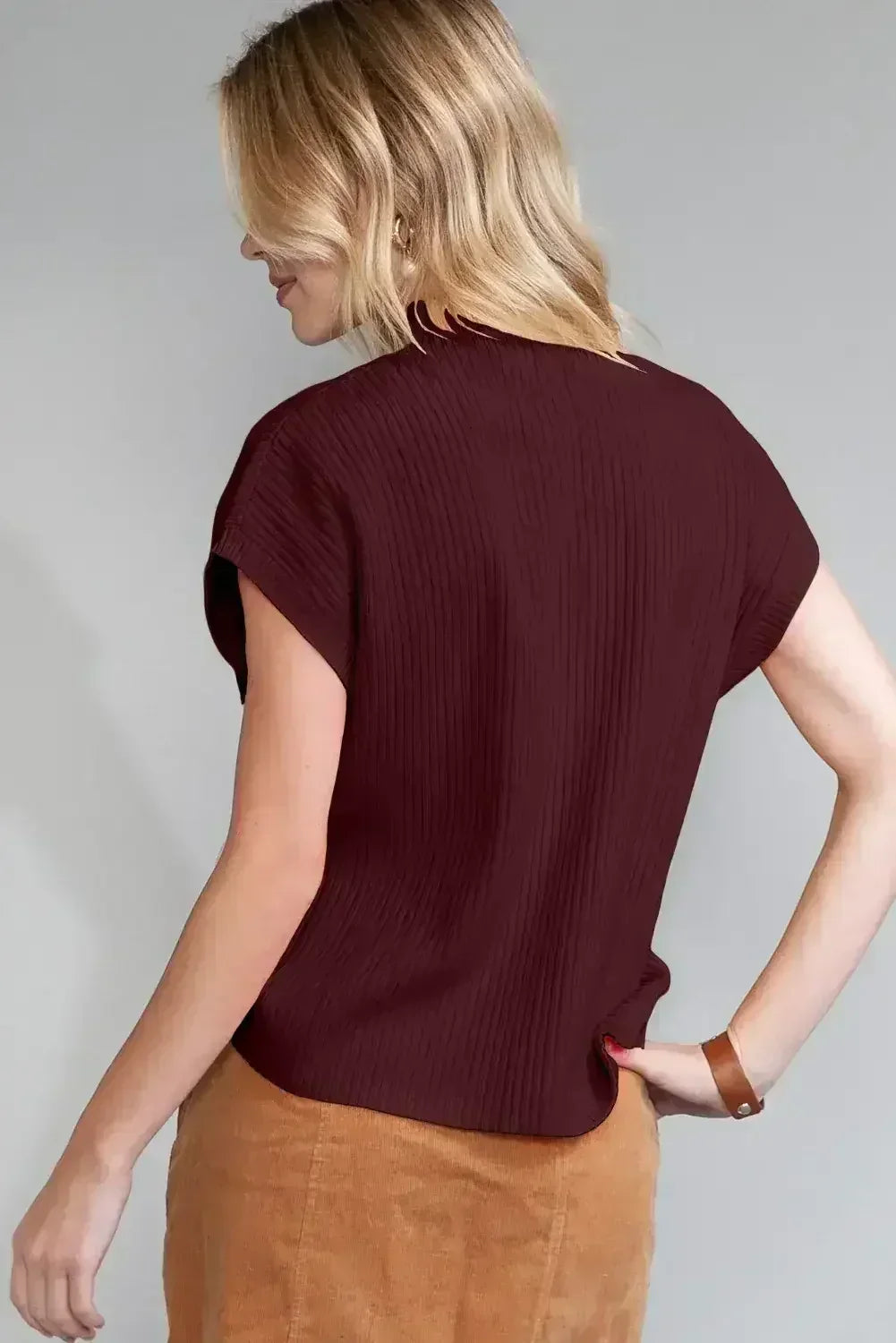 Pull à manches courtes en maille côtelée rouge minéral à poche plaquée