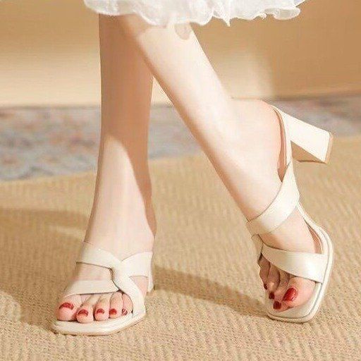 Sandales à Talon Bloc Ouvertes – L'Essentiel Audacieux et Tendance de l'Été