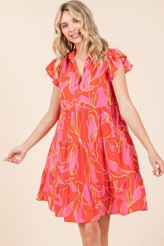Robe trapèze courte à imprimé feuilles et volants aux manches pour l'été – Une robe légère, ludique et féminine avec des détails superposés