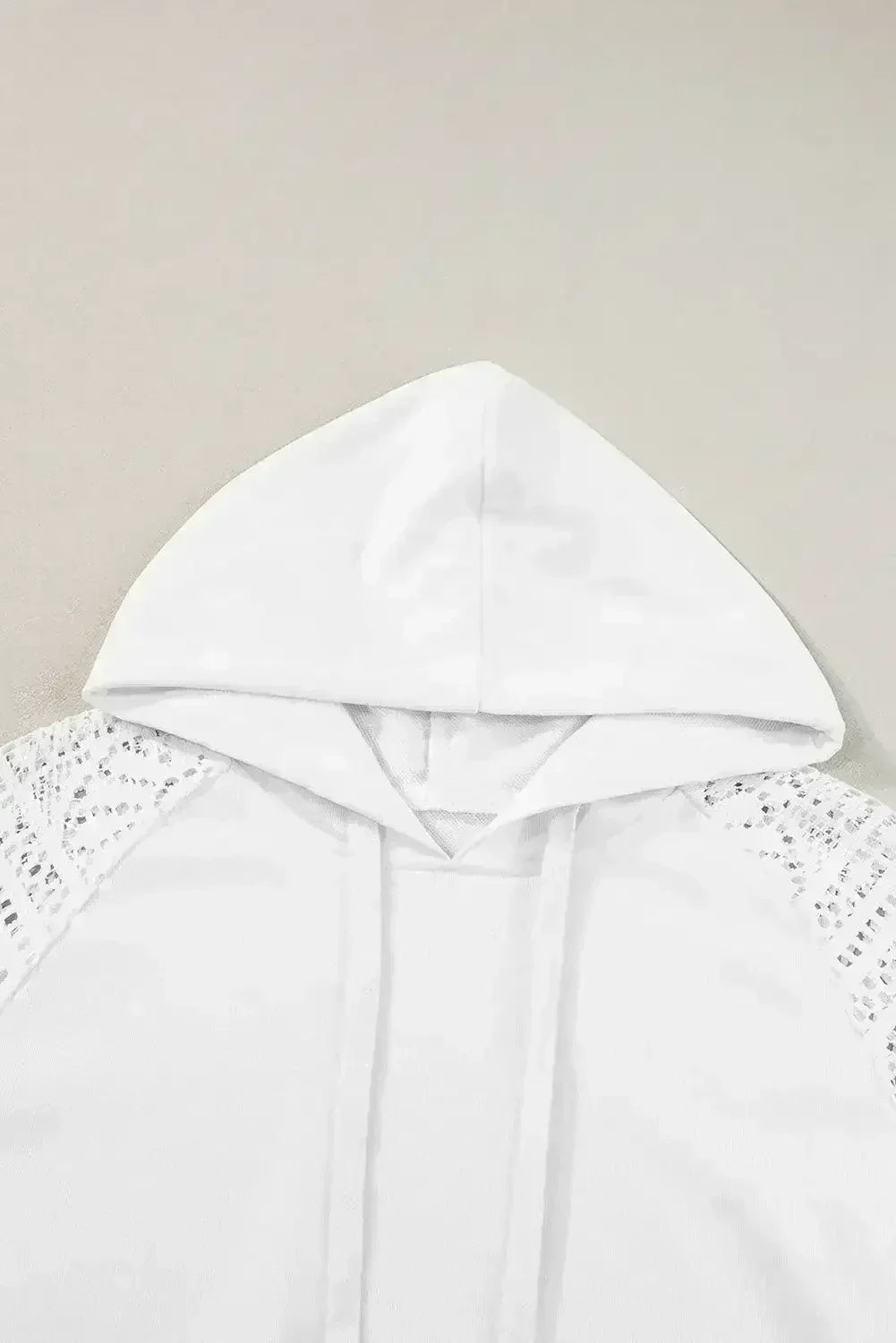 Sweat à capuche à cordon avec manches patchwork en dentelle blanche