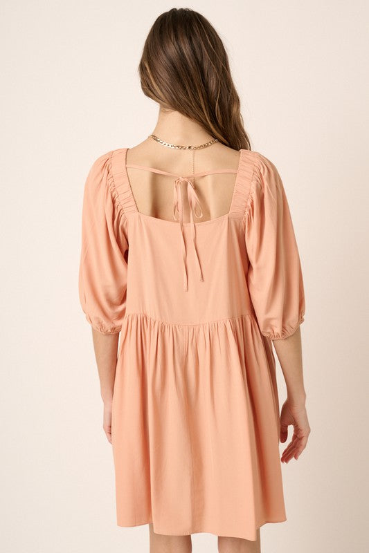 Mini-robe femme à plis nervures et dos noué – Mini-robe chic et tendance avec dos noué fantaisie et motif à plis nervurés texturés