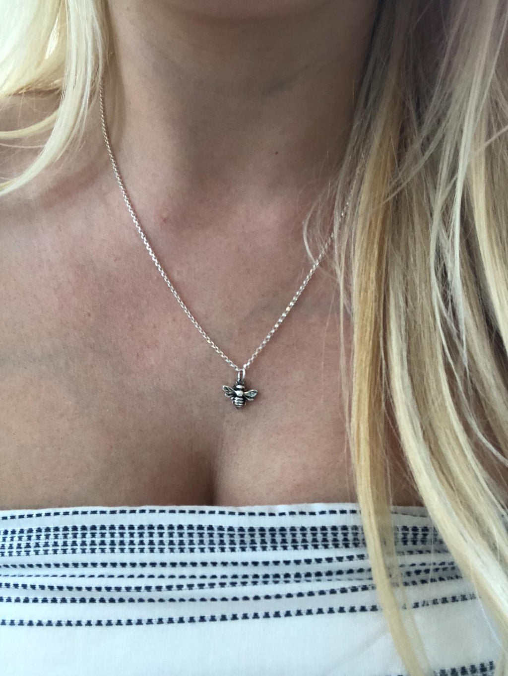 Mini collier abeille en argent sterling – Bijou abeille simple et quotidien