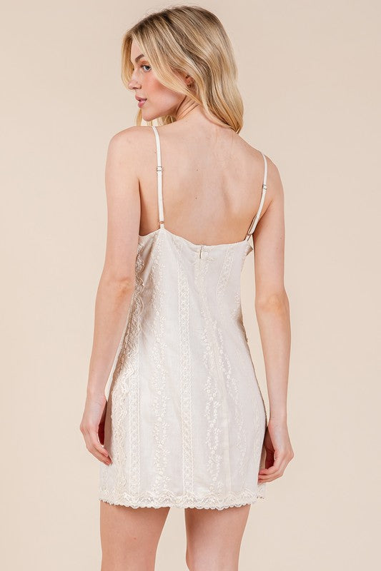 Nouvelle Robe caraco courte en dentelle d'été avec bretelles réglables pour femme Robe caraco à détails en dentelle, féminine et élégante, avec bretelles réglables