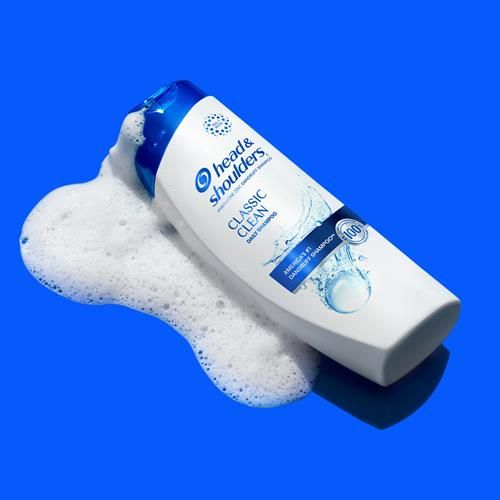 Shampoing antipelliculaire Head & Shoulders, Traitement antipelliculaire, Classic Clean pour usage quotidien, Sans parabène, 370 ml
