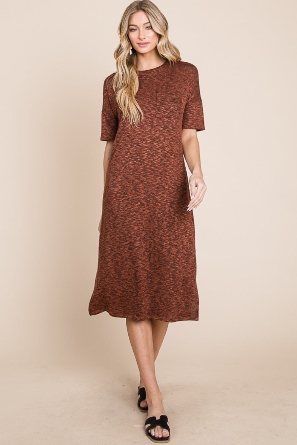 Robe midi fendue à col rond pour femme – Robe midi chic, Robe élégante à col rond, Robe fendue sur le côté, Robe midi polyvalente, Robe fendue latérale séduisante, Robe élégante pour toute occasion, Pièce intemporelle de votre garde-robe