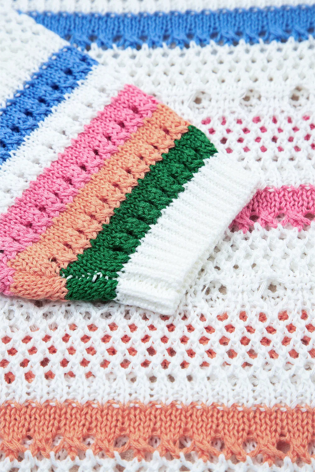 Pull en tricot pointelle à rayures et blocs de couleur blancs