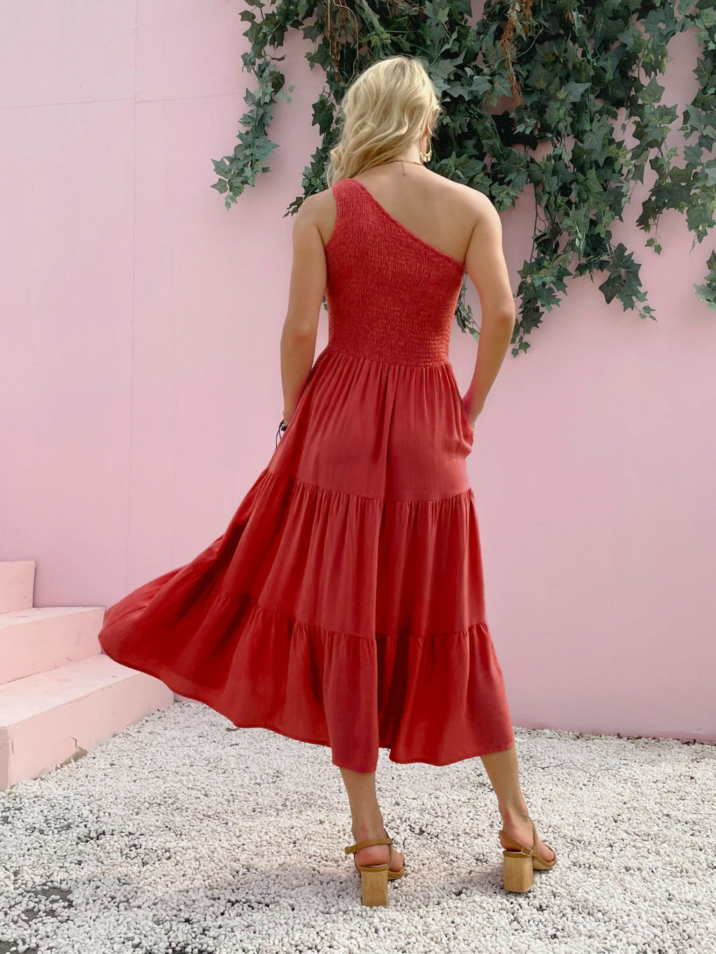 Robe Longue d'Été Sans Manches à Épaule Dénudée et Smocks Élégante et Confortable Robe Légère