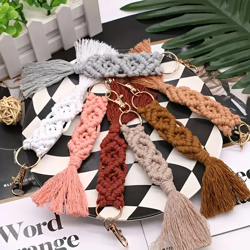 Porte-clés Macramé – Bijou de Sac - Pompon en Coton Fait Main (Couleur Aléatoire)
