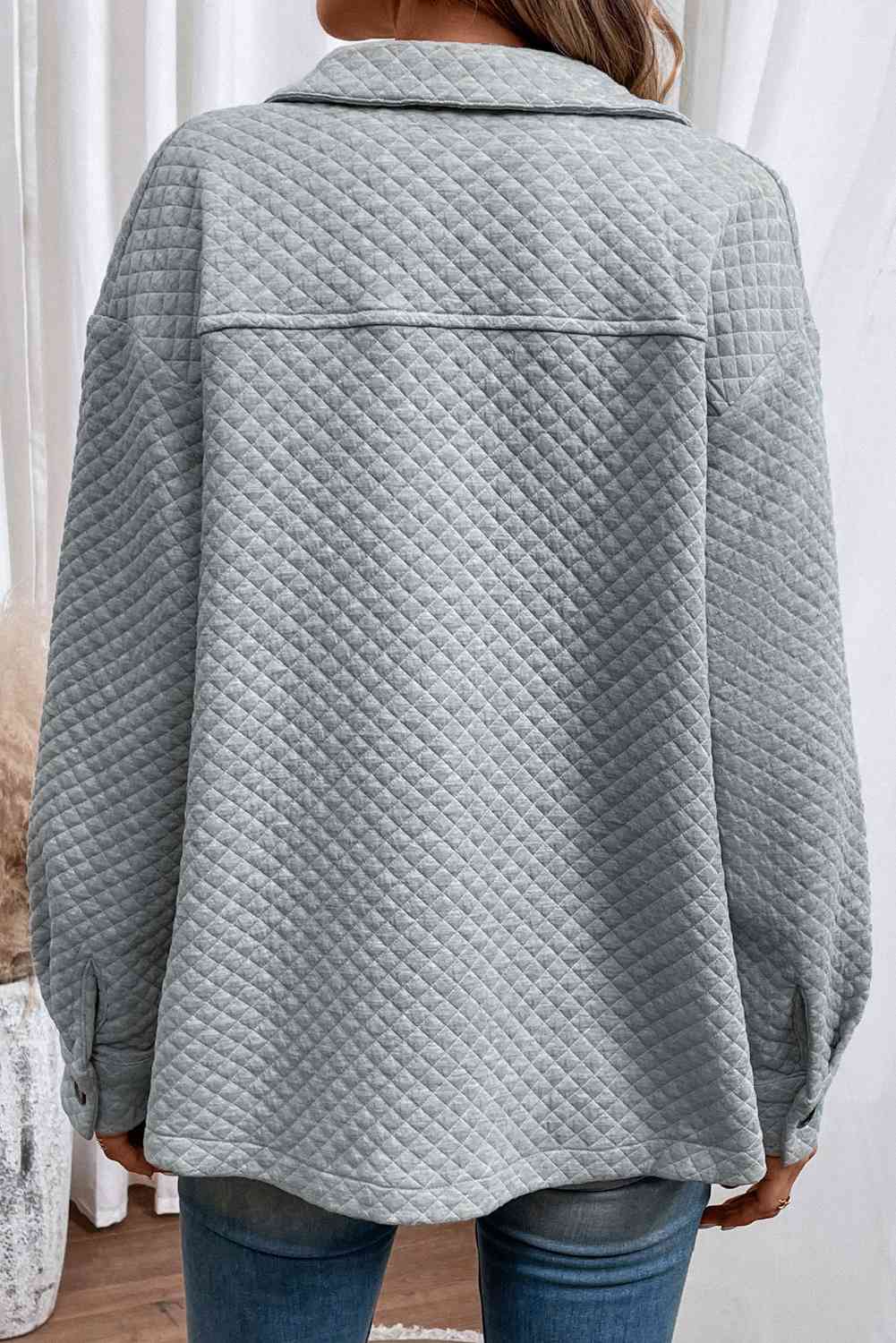 Veste boutonnée à col confortable, légère, de conception classique avec poches