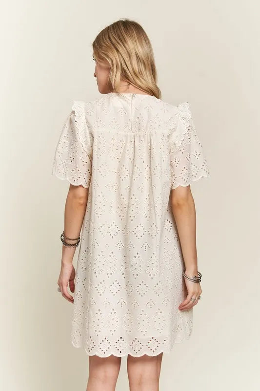 Robe d'été pour femme à œillets froncée et col rond – Robe à œillets élégante et féminine avec détails froncés pour les garden-parties et occasions spéciales