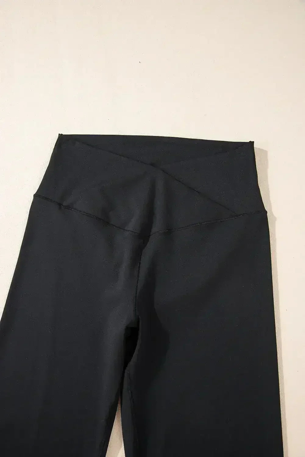 Legging évasé taille haute gris foncé en V
