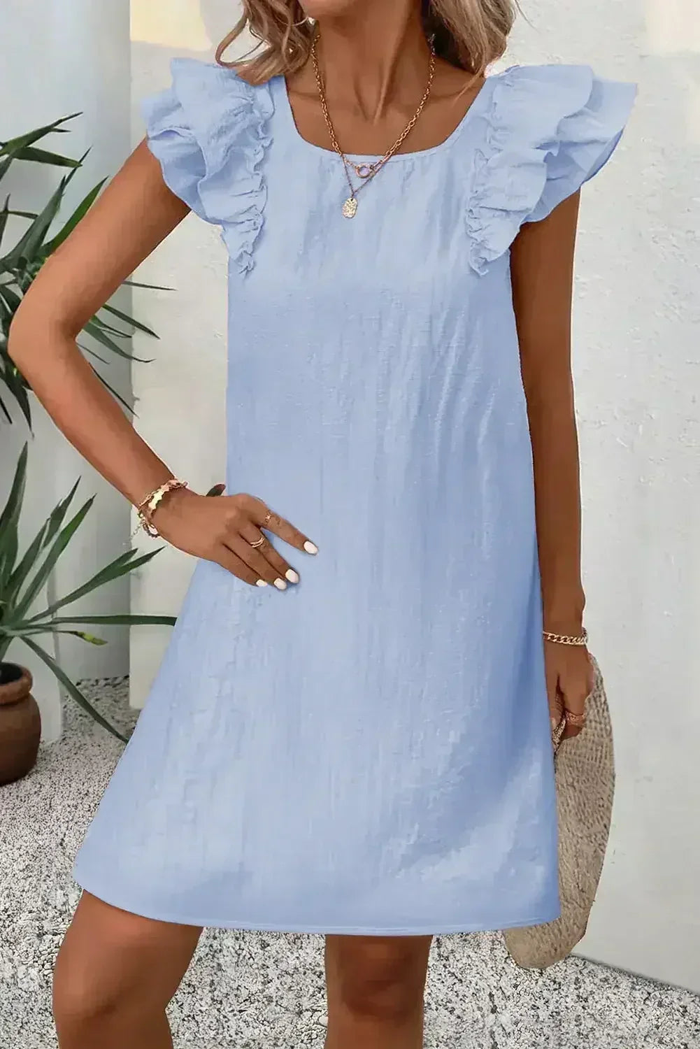 Robe Courte Rose Clair Texturée à Manches Volantes, Col Carré et Nœud au Dos