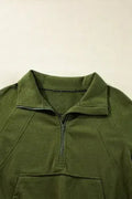 Sweat-shirt à col montant zippé quart, couleur vert mousse, avec poche kangourou