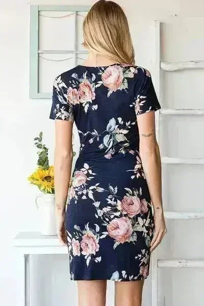 Robe courte fleurie froncée – Style d'été grande taille éclatant