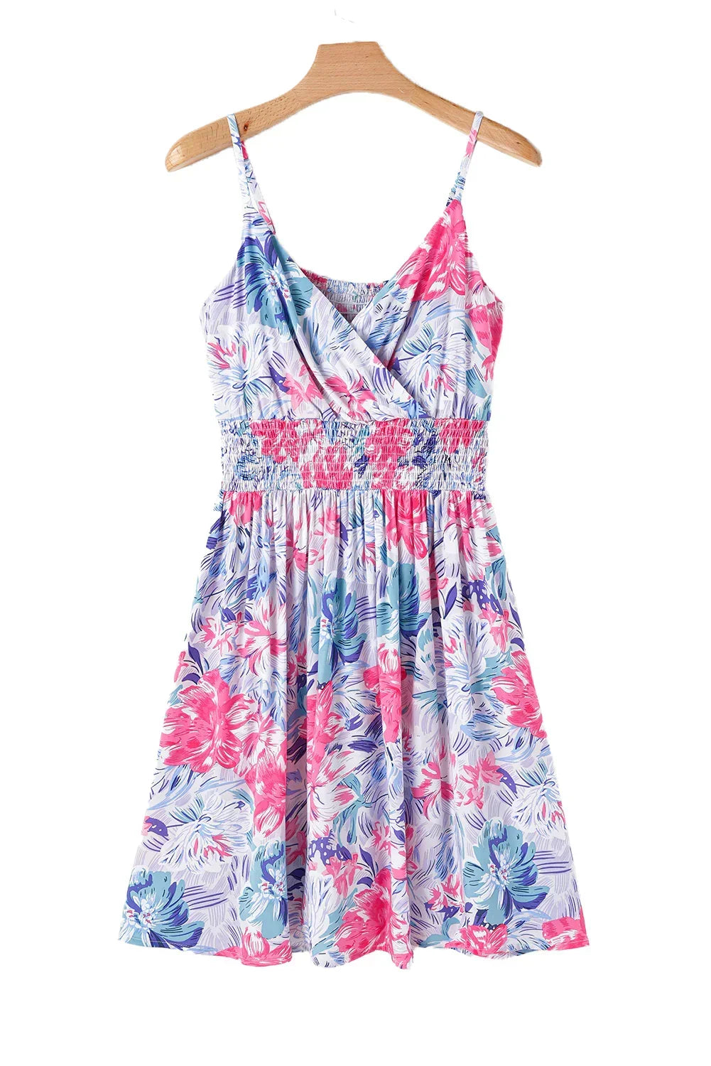 Robe courte rouge fleurie à fines bretelles, décolleté cache-cœur et taille froncée