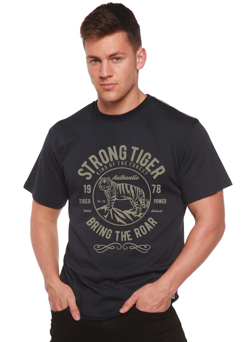 T-shirt à manches courtes et motif graphique Strong Tiger Spun Bamboo® en viscose de bambou/coton biologique pour homme