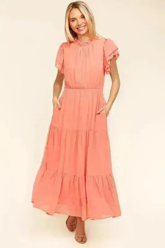 Robe sans manches à col montant et volants étagés – Style féminin et fluide