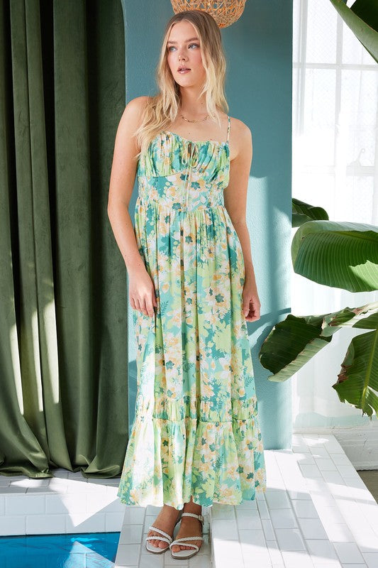Nouvelle robe longue à fines bretelles, dos smocké, ourlet volanté et imprimé floral pour l'été – Élégance bohème, féminine, fluide, confortable, chic sans effort