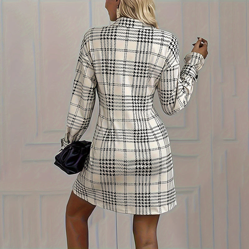 Robe chemise élégante à carreaux — Mini-robe trapèze à manches longues et taille froncée