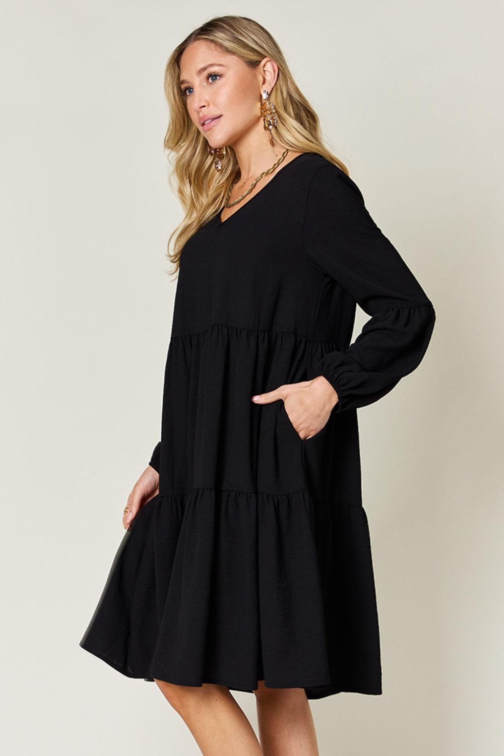 Robe décontractée élégante et confortable avec poches, encolure en V, manches, double épaisseur, superposition et superposition vert clair.
