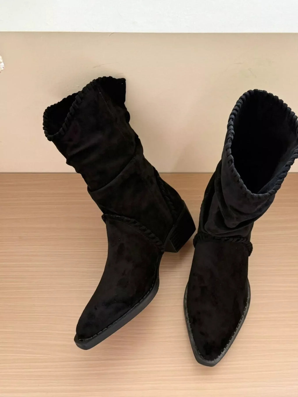 Bottes à talons blocs et bouts pointus