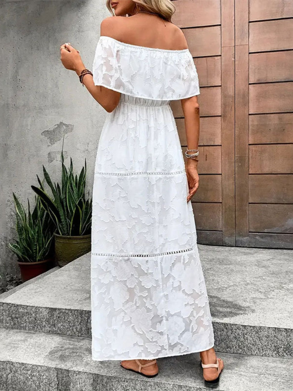 Robe longue blanche chic à épaules dénudées élégante robe d'été à manches courtes