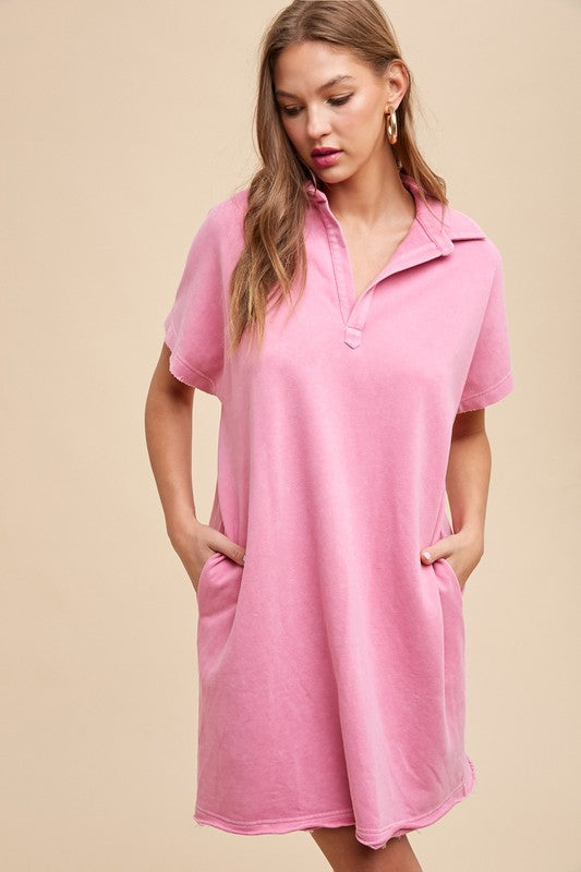 Robe simple classique rose à manches courtes confortable pour femme, design minimaliste et décontracté
