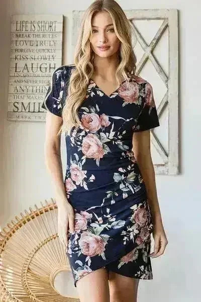 Robe courte fleurie froncée – Style d'été grande taille éclatant