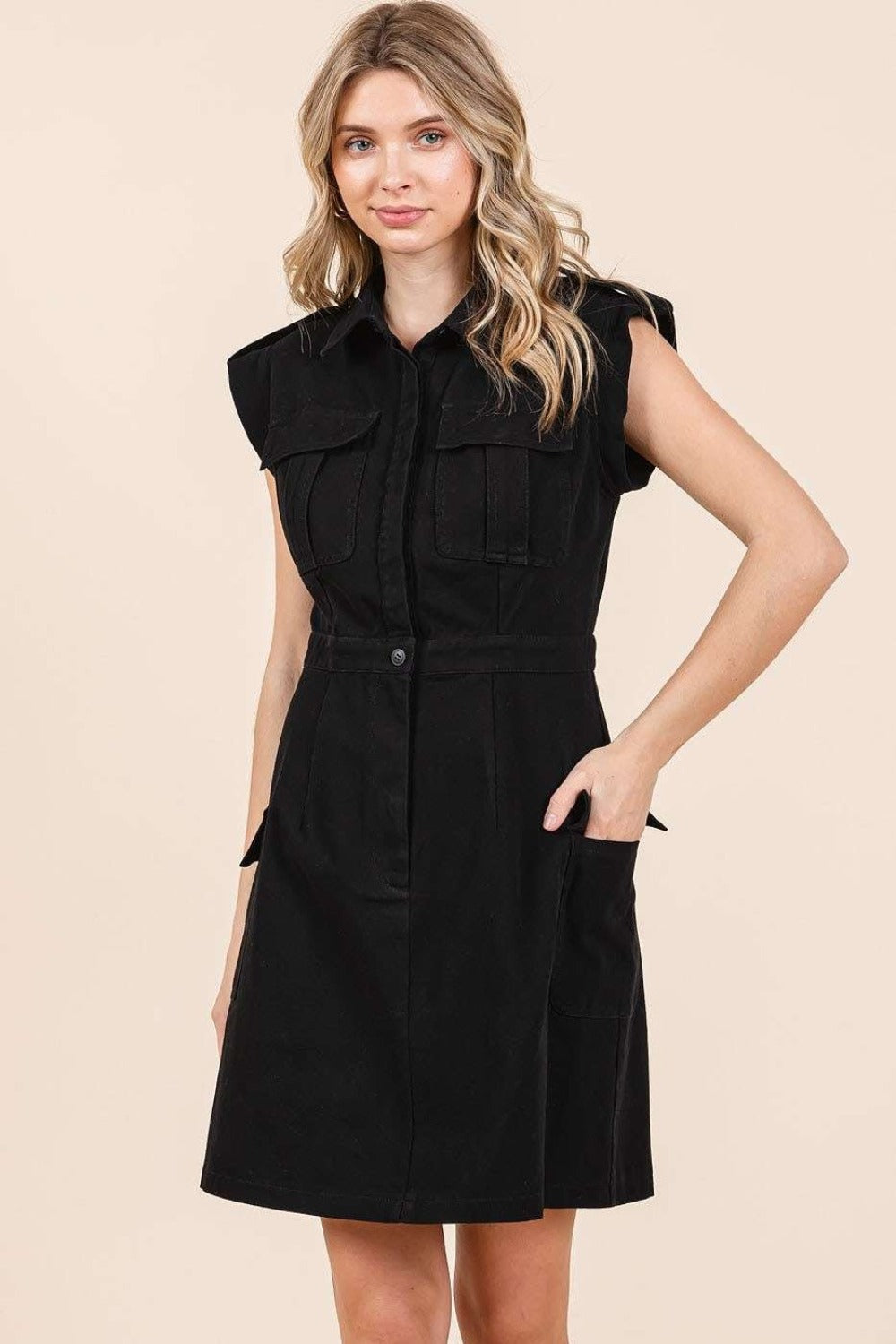 Mini-robe à demi-boutons et poches cargo pour femme – Robe mini décontractée, robe boutonnée, robe à poches, robe polyvalente, mini-robe tendance