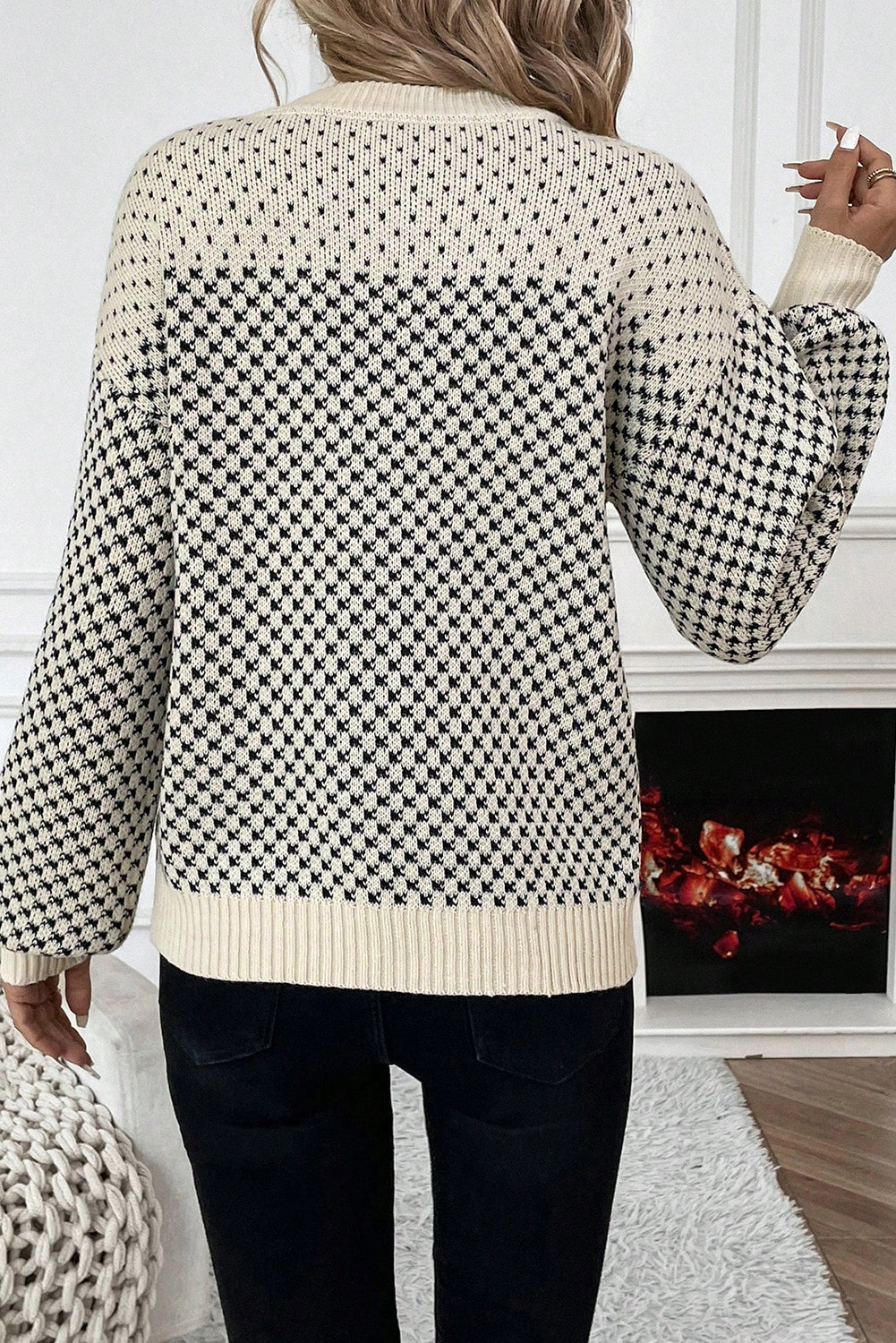 Chandail en tricot à manches épiscopales et blocs de couleur noirs