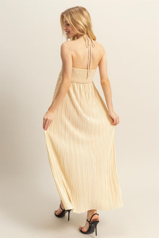 Robe longue fluide à encolure dos nu et détails noués Robe élégante et chic avec encolure dos nu et longueur maxi fluide pour les événements formels