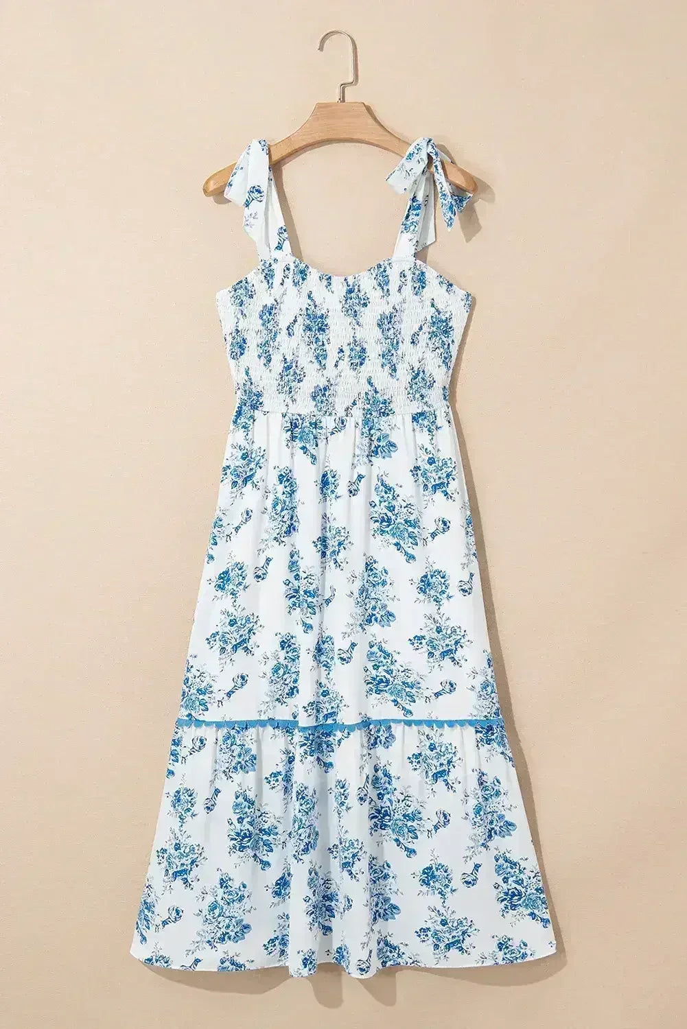 Robe midi sans manches à imprimé floral bleu ciel, smocks et épaules nouées