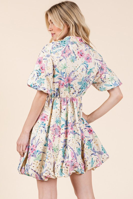 Nouvelle robe chemise courte à manches bouffantes et dentelle ajourée florale pour femme – Mini robe chemise élégante, tendance, chic et féminine avec manches bouffantes et dentelle ajourée florale