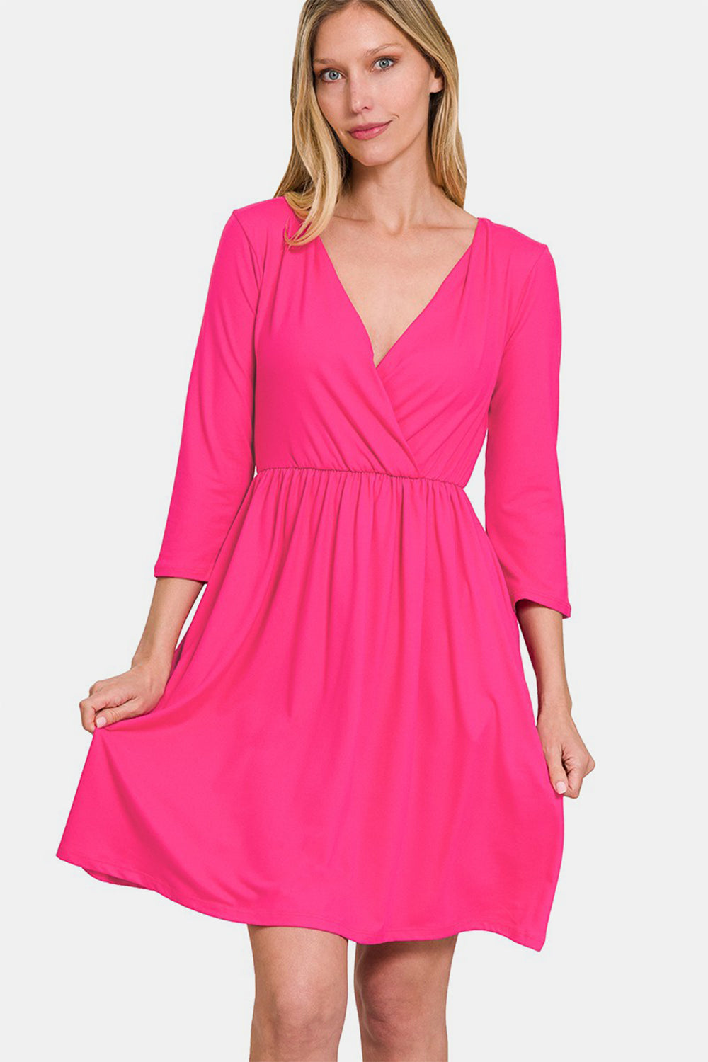 Robe cache-cœur à manches trois-quarts avec poches – Robe décolleté cache-cœur, Robe à manches trois-quarts, Robe mini avec poches, Robe cache-cœur flatteuse, Robe cache-cœur décontractée, Mini-robe élégante, Mini-robe féminine
