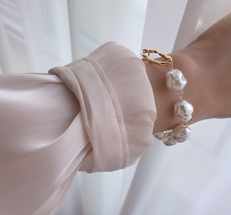 Nouveaux Bracelets à Maillons en Métal Doré Imitation Perles Faits à la Main pour Femmes Filles Fête d'Été Bijoux de Luxe Cadeau