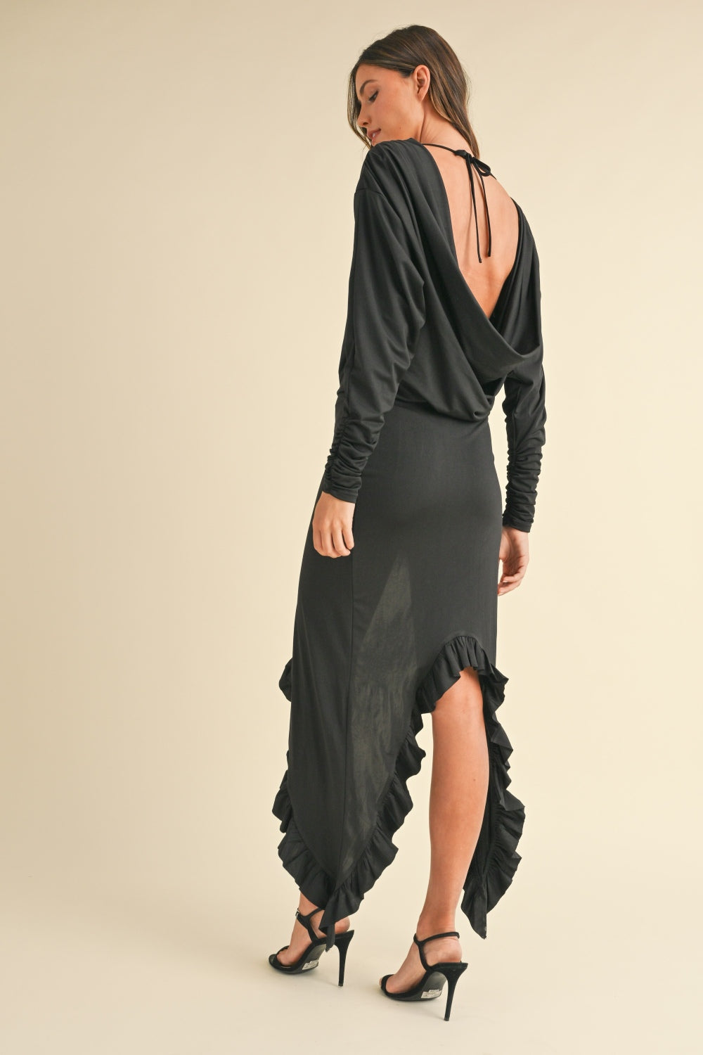 Robe asymétrique dos nu à volants – Robe dos nu élégante, Robe asymétrique, Robe à ourlet volanté, Robe de soirée sexy, Robe spectaculaire pour occasions spéciales