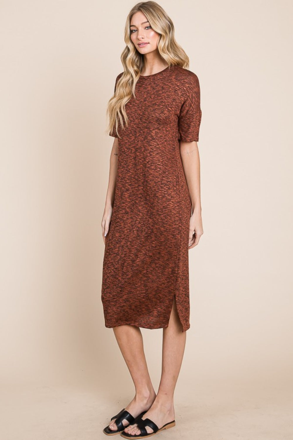 Robe midi fendue à col rond pour femme – Robe midi chic, Robe élégante à col rond, Robe fendue sur le côté, Robe midi polyvalente, Robe fendue latérale séduisante, Robe élégante pour toute occasion, Pièce intemporelle de votre garde-robe