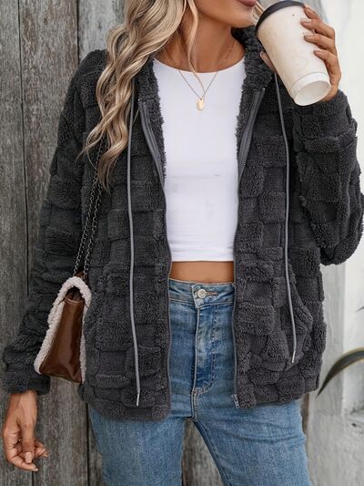 Veste matelassée zippée douillette et texturée à motif carreaux gris foncé pour femme