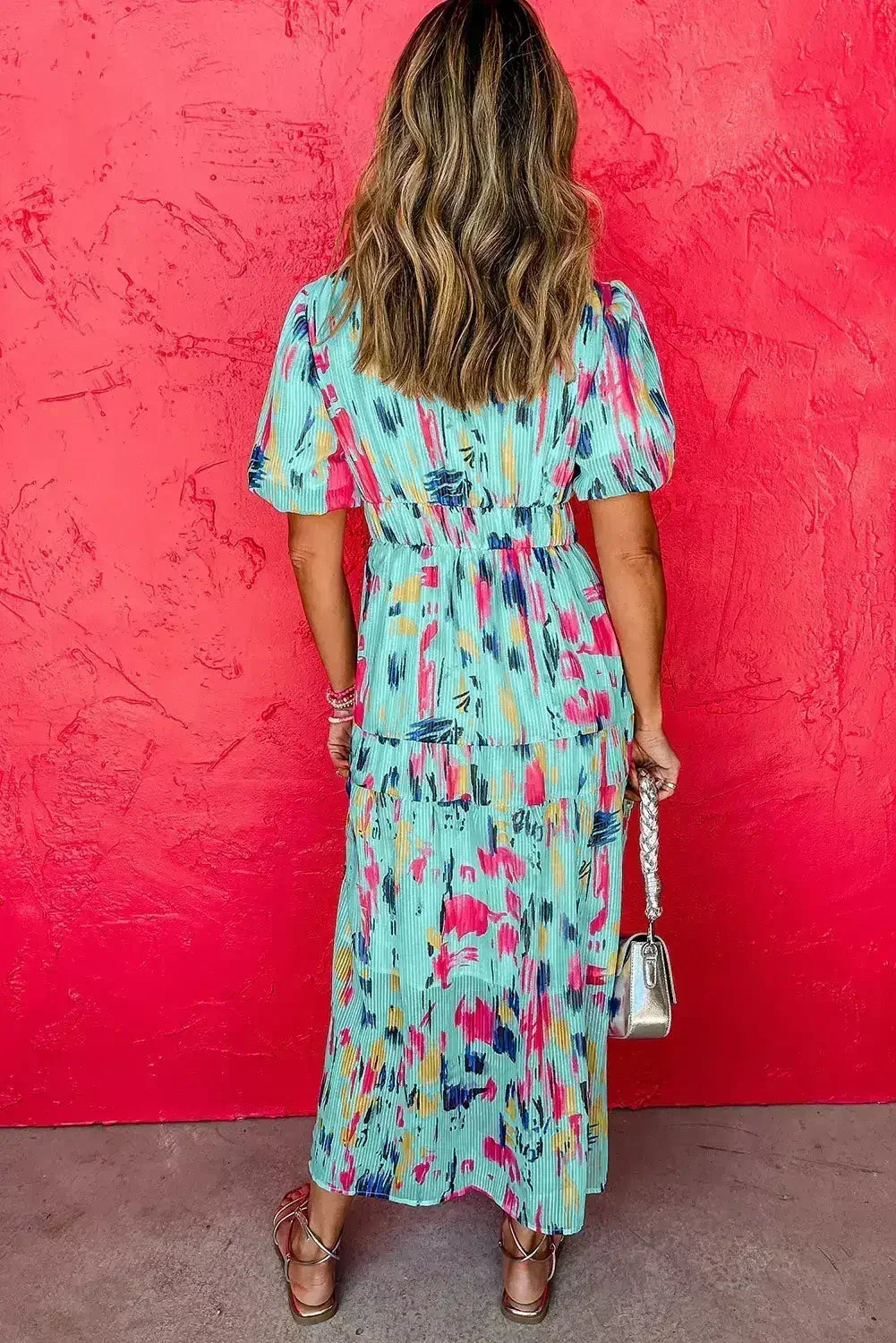 Robe longue étagée à manches courtes bouffantes imprimé abstrait bleu ciel