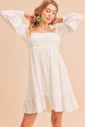 Mini-robe à col carré, manches bouffantes et ourlet à volants – Tendance, féminine et avant-gardiste pour des occasions stylées
