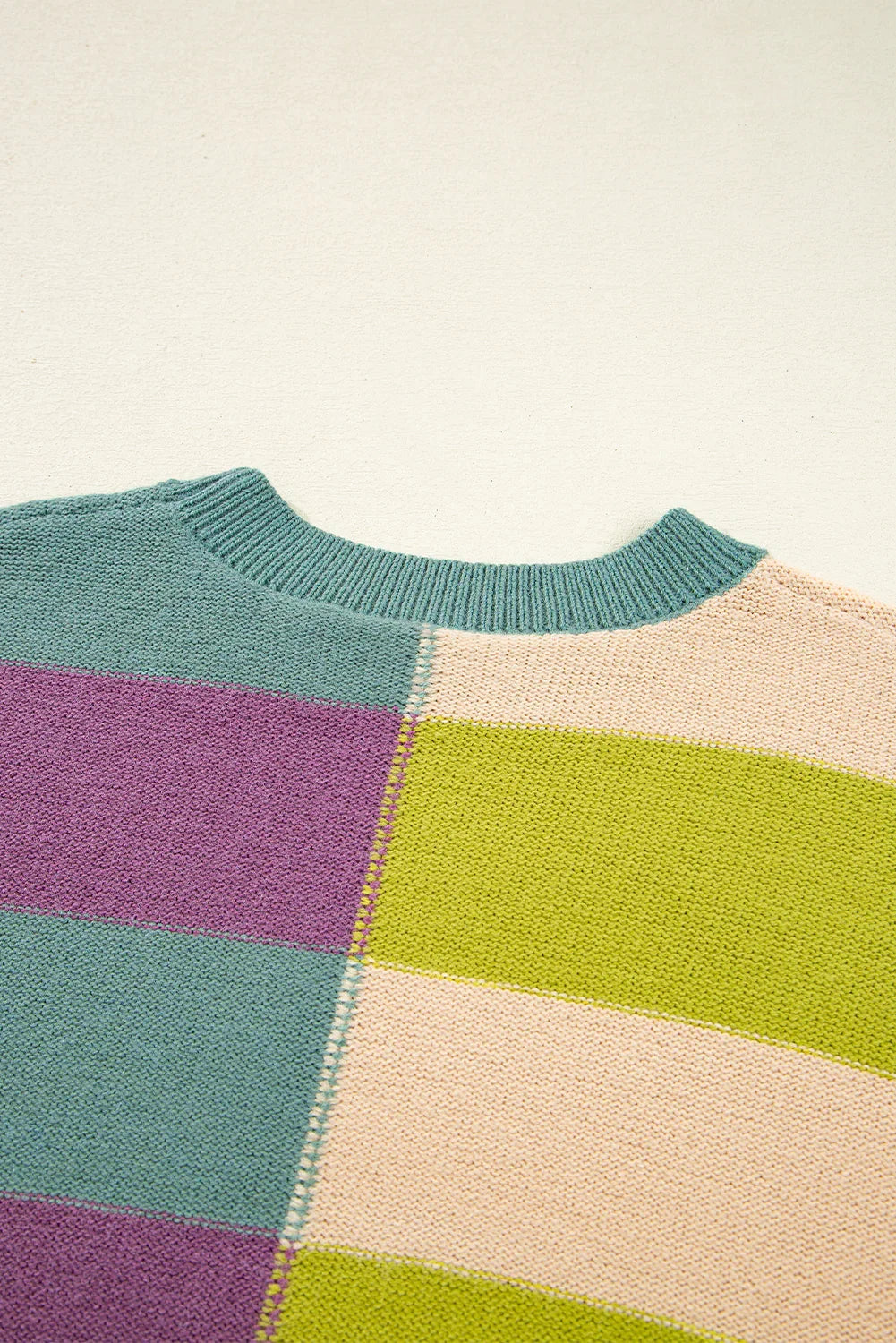 Pull à empiècements contrastants vert à épaules tombantes et bords-côtes