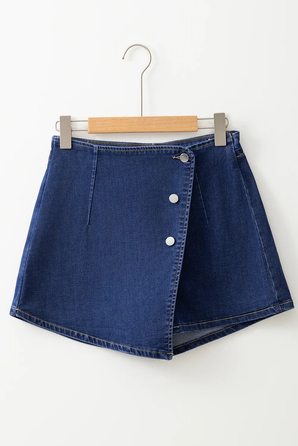 Short en jean asymétrique à taille haute, boutonné, couleur denim, effet délavé
