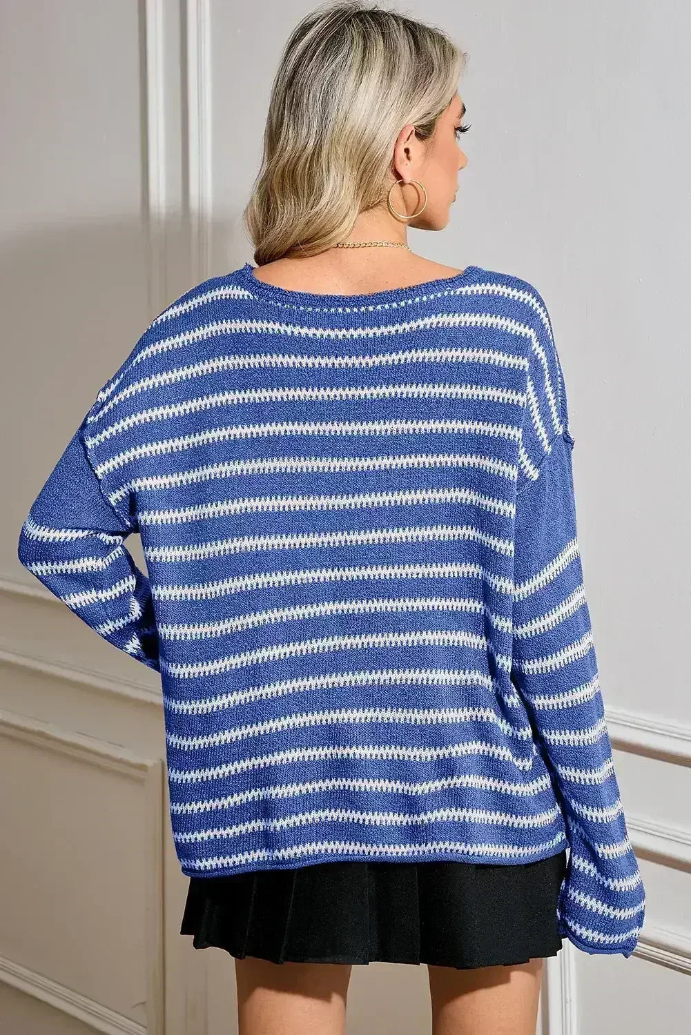 Pull décontracté à rayures marron, col rond et épaules tombantes