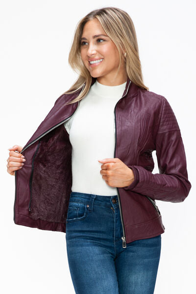 Veste double fermeture éclair superposée chaude, élégante pour femme avec capuche douillette en fausse fourrure, chic et confortable.