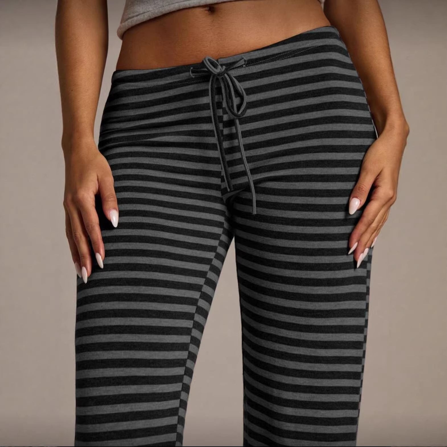 Pantalon décontracté large et évasé rayé pour femme