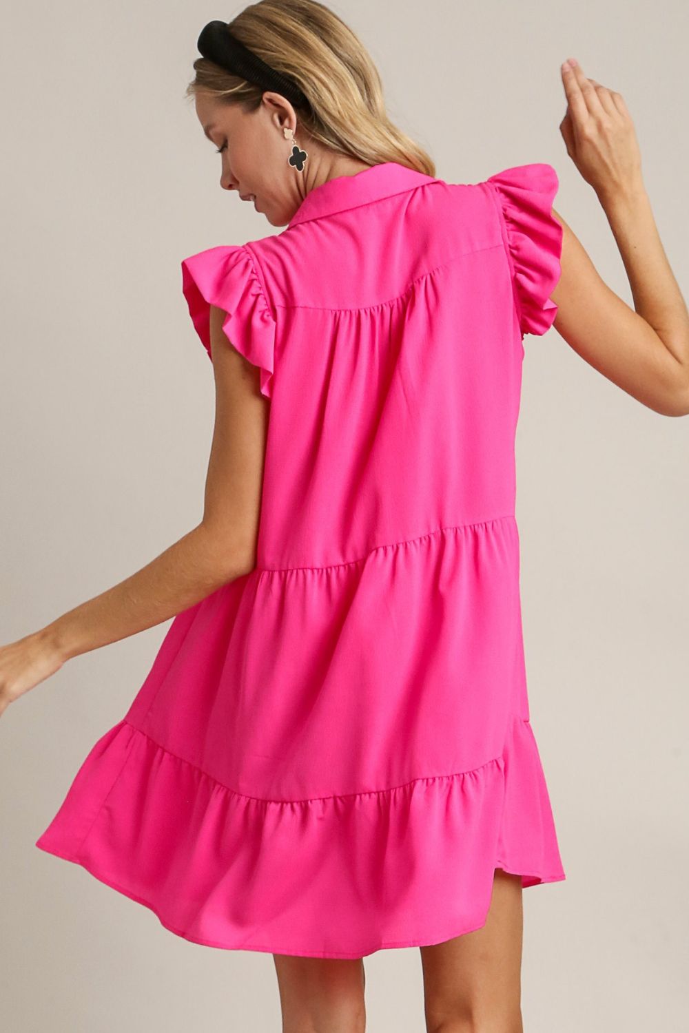 Robe rose grande taille à volants avec manches courtes et élégante, de conception classique et intemporelle