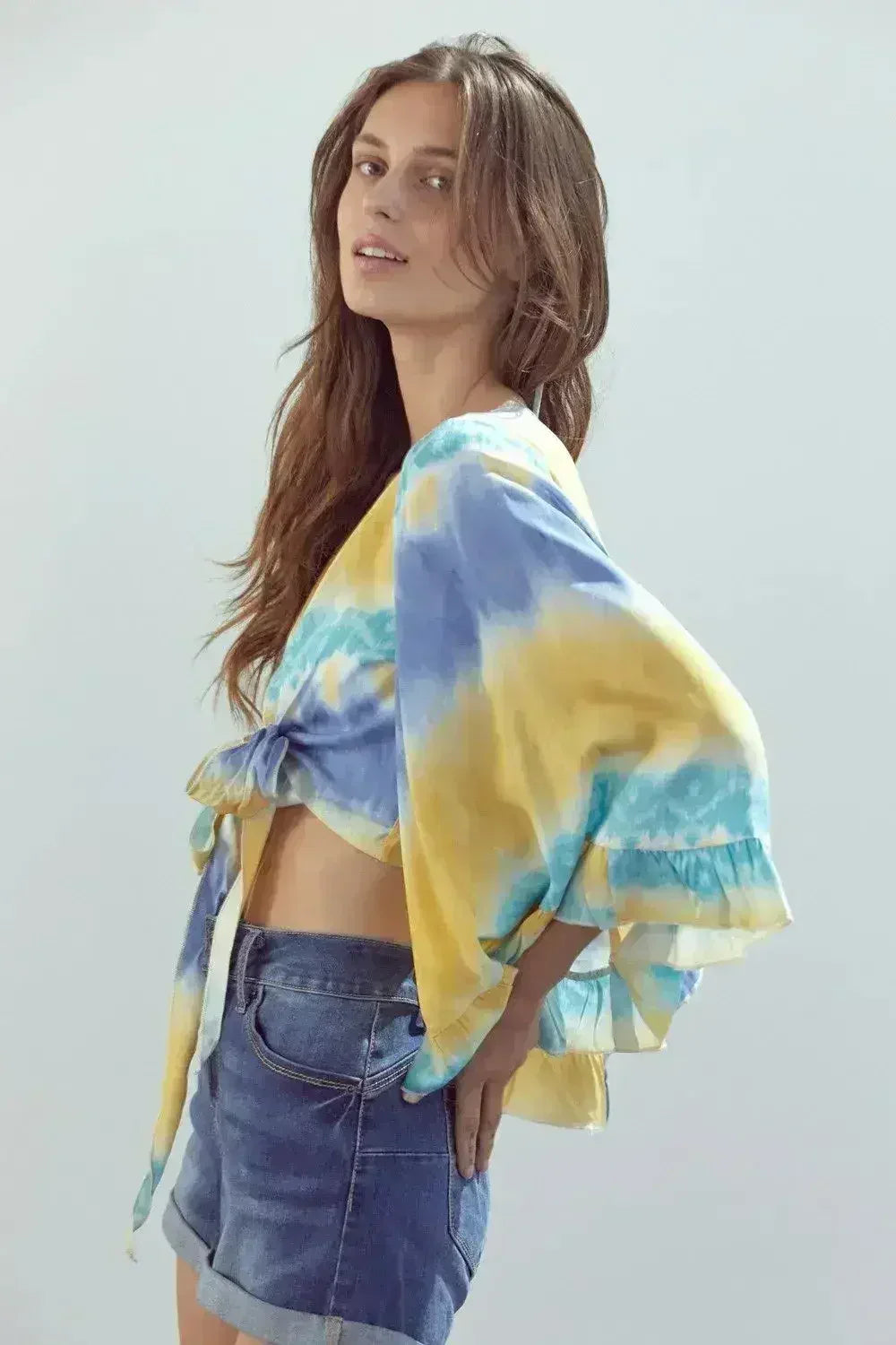 Crop top Tie-Dye à Manches Cloche – Manches Fluides et Design Élégant