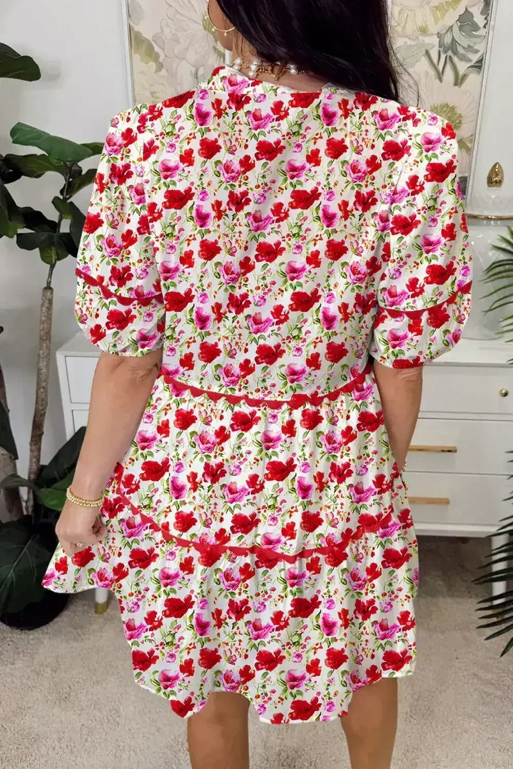 Mini-robe étagée à manches bouffantes florales rouges avec poches et broderies Ric Rac