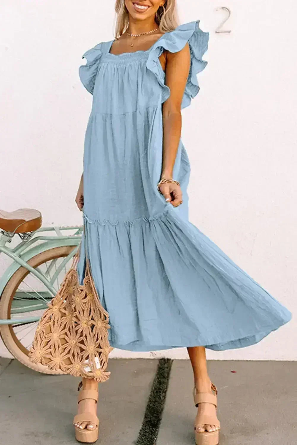 Robe longue texturée étagée à col carré et manches courtes volantées violette